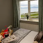 Cliff Side And Sea View Apartment *