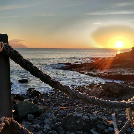 Cliff Side And Sea View شقة *