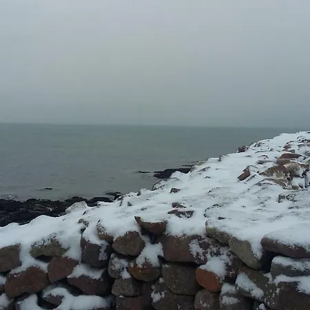 Cliff Side And Sea View バリーハイグ